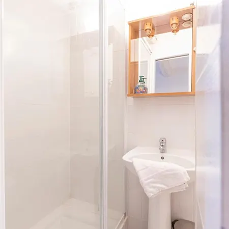 Authentic Townhouse Steps From The & Market * アンティーブ