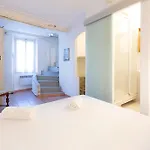 Authentic Townhouse Steps From The & Market Antibes