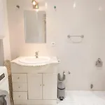 Authentic Townhouse Steps From The & Market Holiday home