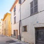 Authentic Townhouse Steps From The & Market
