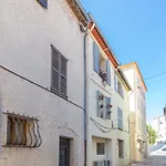 Authentic Townhouse Steps From The & Market
