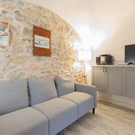 Сasa de vacaciones Authentic Townhouse Steps From The & Market