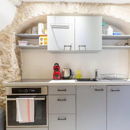 Authentic Townhouse Steps From The & Market Сasa de vacaciones Antibes