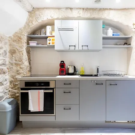 Authentic Townhouse Steps From The & Market Сasa de vacaciones *