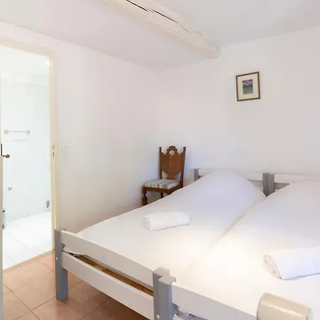Vakantiehuis Authentic Townhouse Steps From The & Market *