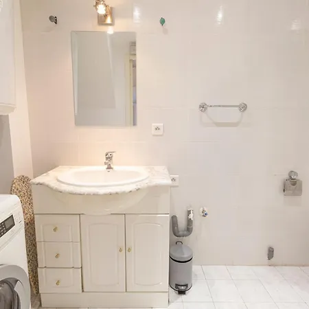 Authentic Townhouse Steps From The & Market Vakantiehuis