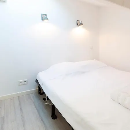 Vakantiehuis Authentic Townhouse Steps From The & Market Antibes