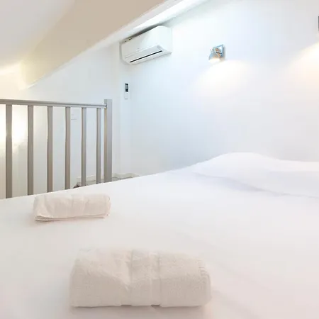 Vakantiehuis Authentic Townhouse Steps From The & Market