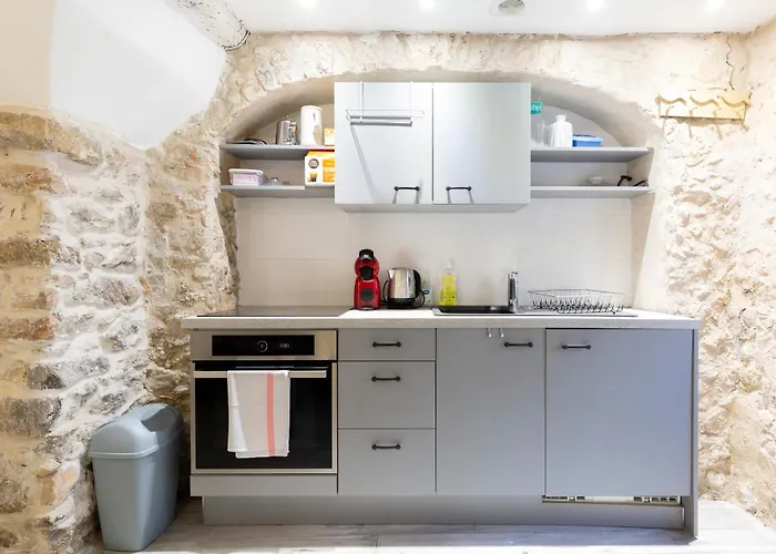 Authentic Townhouse Steps From The & Market Сasa de vacaciones *