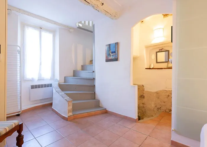 Сasa de vacaciones Authentic Townhouse Steps From The & Market Antibes