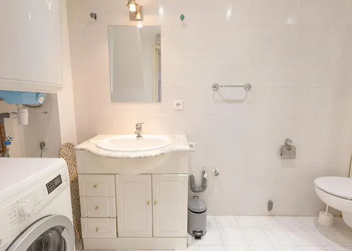 Authentic Townhouse Steps From The & Market Сasa de vacaciones