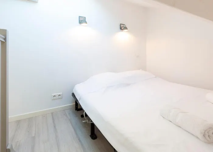 Сasa de vacaciones Authentic Townhouse Steps From The & Market Antibes