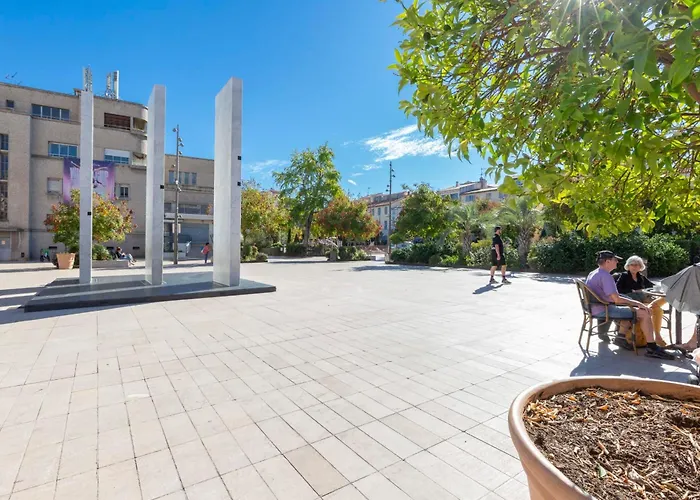 Сasa de vacaciones Authentic Townhouse Steps From The & Market