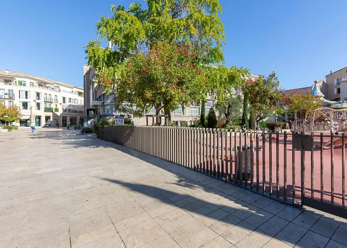 Tatil Evi Authentic Townhouse Steps From The & Market Antibes